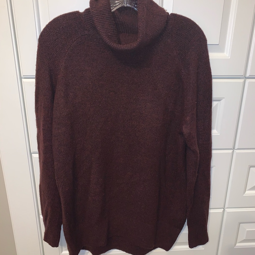 H&M heather burgundy turtleneck